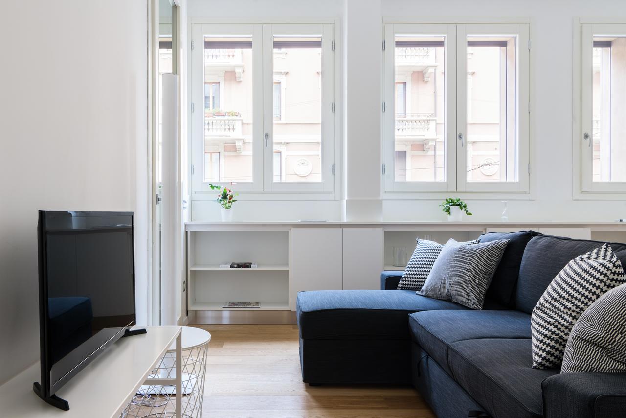 Altido Lovely 1-Bed Flat With Balcony & Free Parking Milano Exteriör bild