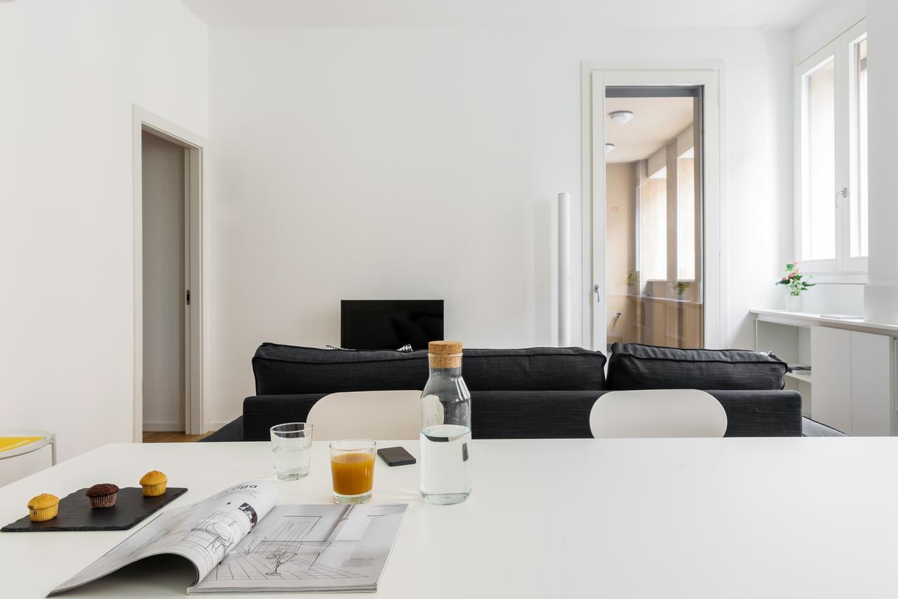 Altido Lovely 1-Bed Flat With Balcony & Free Parking Milano Exteriör bild
